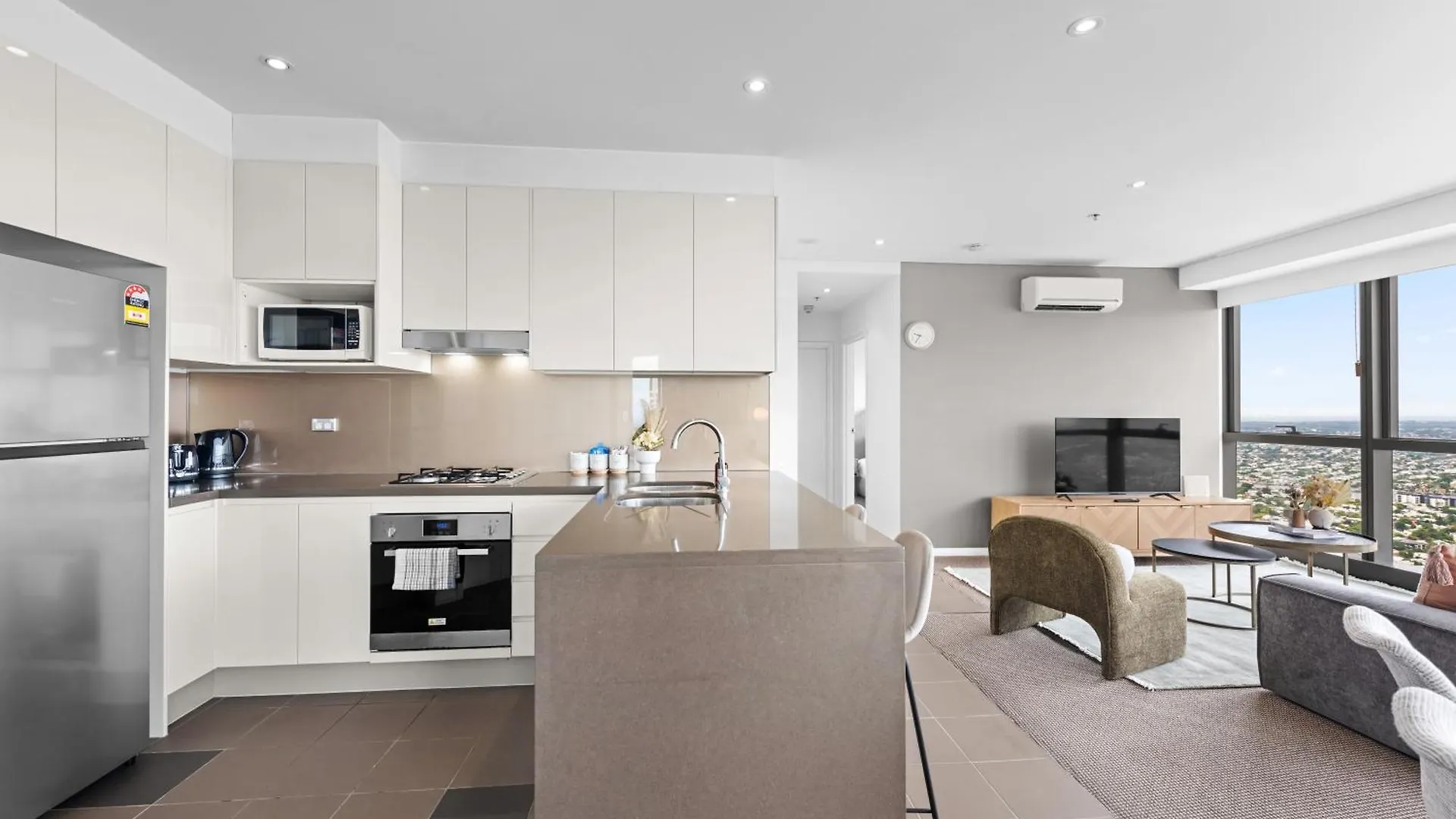 Altitude Suite 2Br - Stunning Views, Pool & Parking Brisbane Apartmán