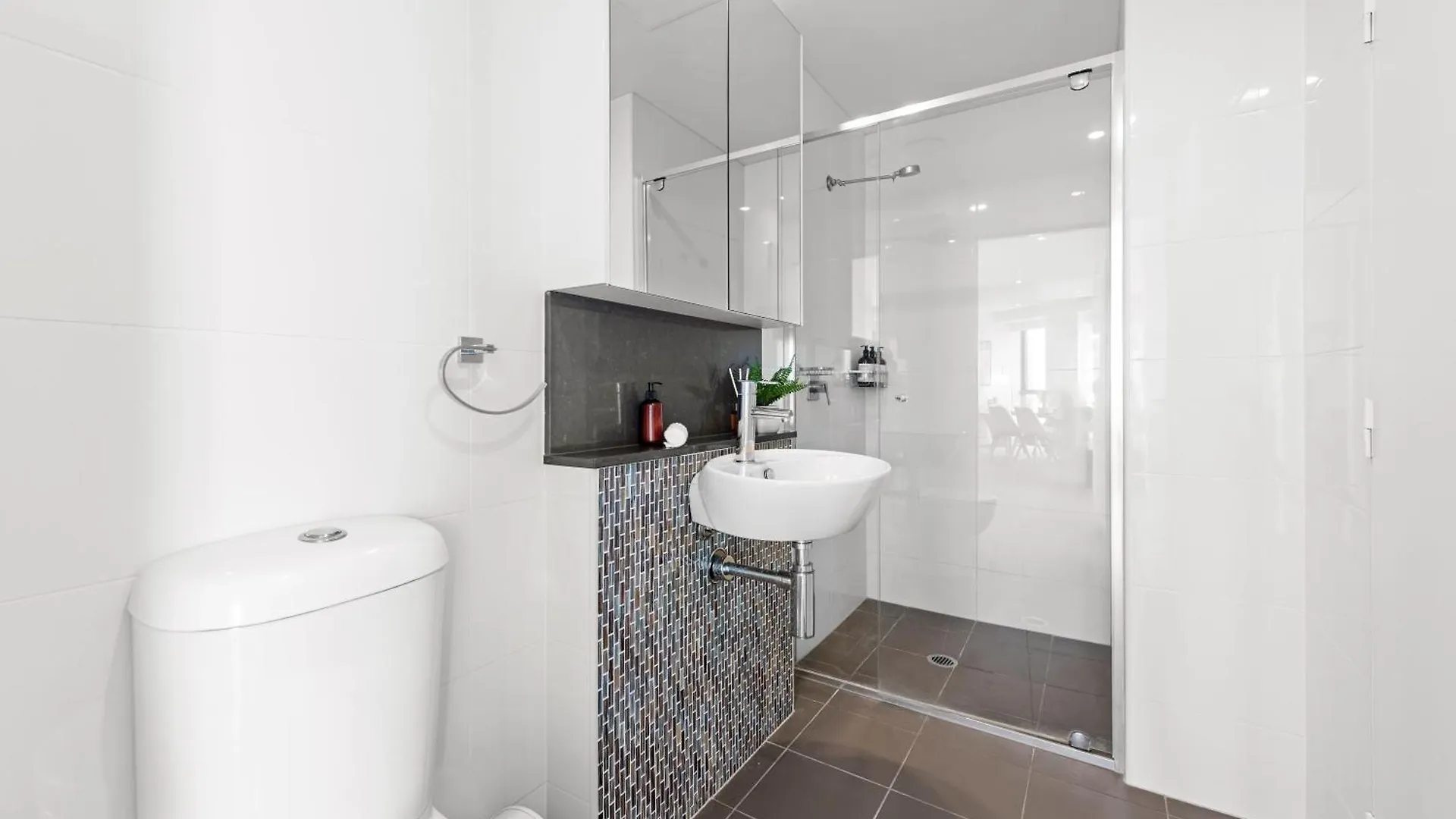 Altitude Suite 2Br - Stunning Views, Pool & Parking Brisbane Apartmán