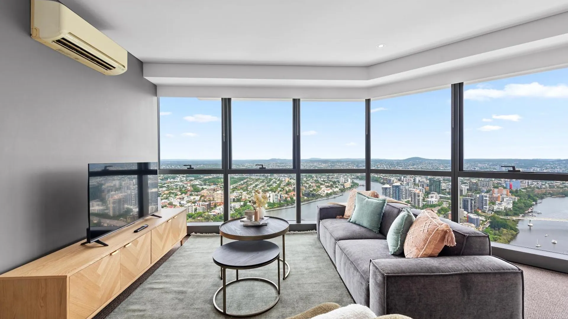 Altitude Suite 2Br - Stunning Views, Pool & Parking Brisbane