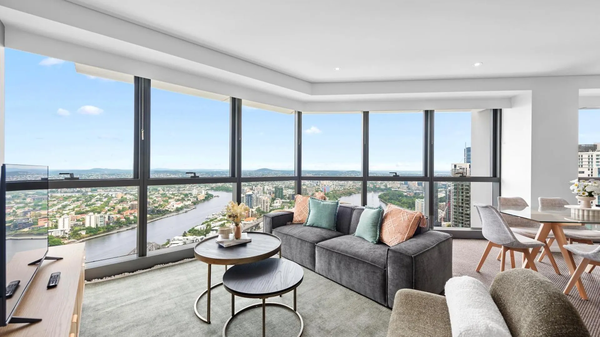 Altitude Suite 2Br - Stunning Views, Pool & Parking Brisbane Apartament